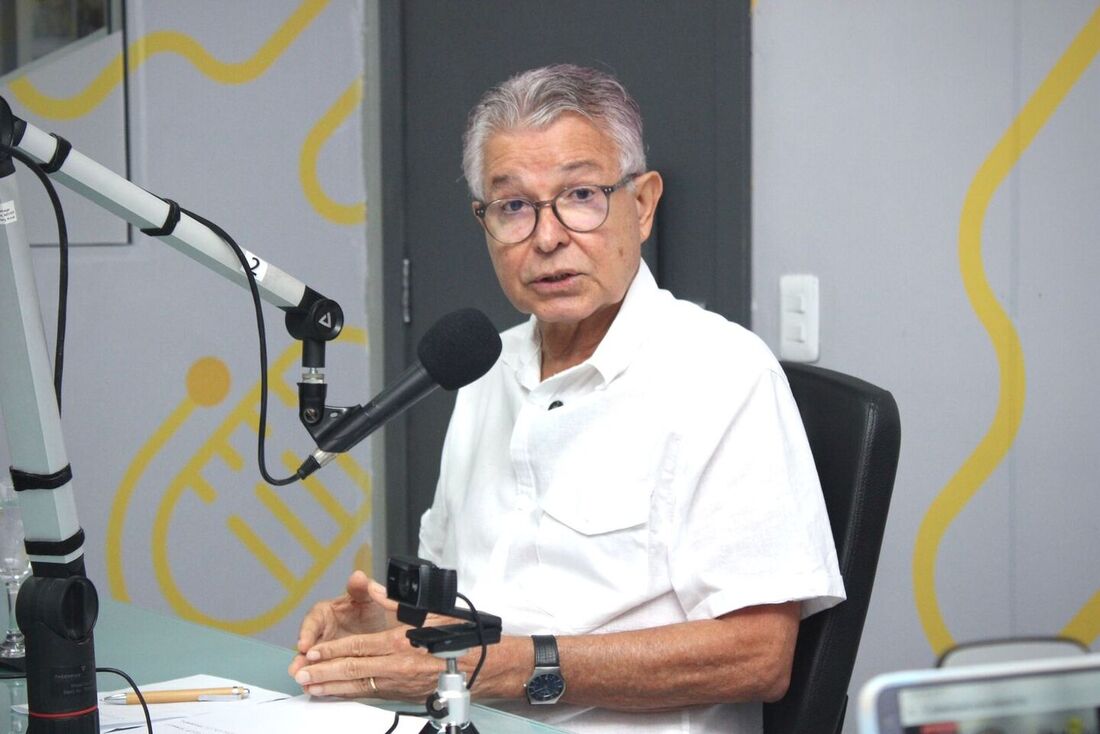 O candidato à Prefeitura de Jaboatão Elias Gomes (PT) encerrou a série de sabatinas da Rádio Folha FM com candidatos da cidade