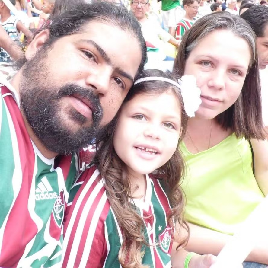 Wagner da Silva Carvalho, a esposa, Soraya Gonçalves de Resende, e a filha do casal, Geovanna 