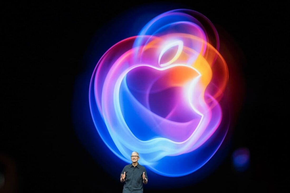 O CEO da Apple, Tim Cook, fala durante o evento "It's Glowtime" da Apple em Cupertino, Califórnia