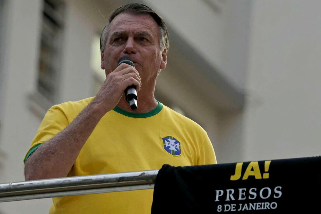 O ex-presidente brasileiro Jair Bolsonaro discursa para apoiadores durante um comício no Dia da Independência em São Paulo, Brasil, em 7 de setembro de 2024