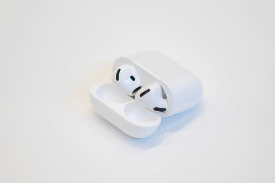 Os AirPods 4 são exibidos após o evento "It's Glowtime" da Apple em Cupertino, Califórnia