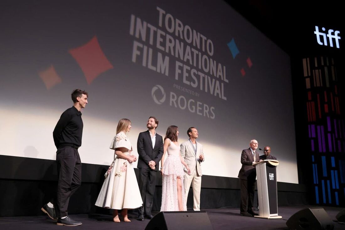 Noah Pink, Sydney Sweeney, Daniel Bruehl, Ana de Armas, Jude Law, Ron Howard e Cameron Bailey comparecem à estreia de "Eden" durante o Festival Internacional de Cinema de Toronto de 2024, em 07 de setembro 