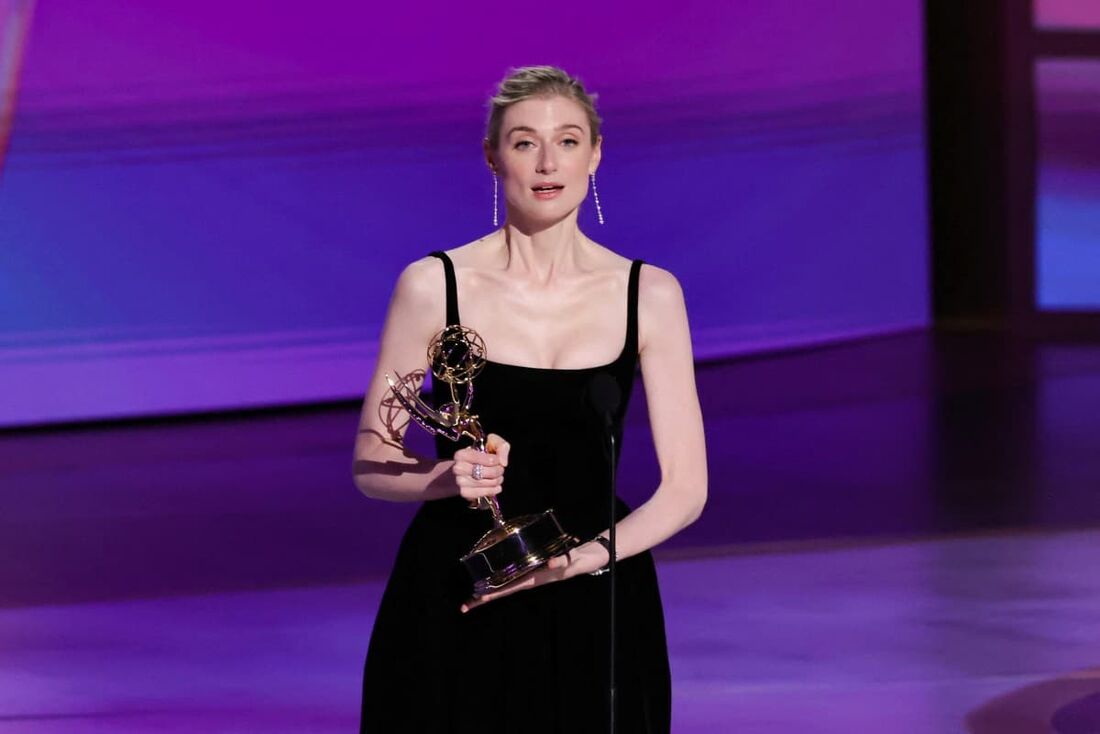 Elizabeth Debicki ganhou o prêmio Emmy na categoria de Melhor Atriz Coadjuvante em série dramática