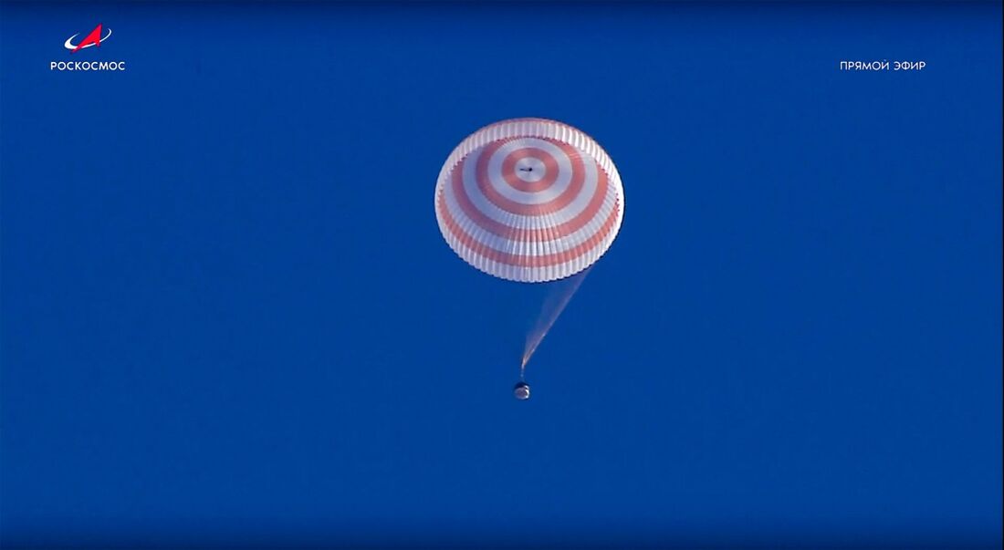 Chegada da cápsula Soyuz MS-25 no Cazaquistão