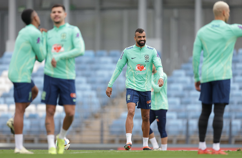 Fabrício Bruno durante treino da Seleção