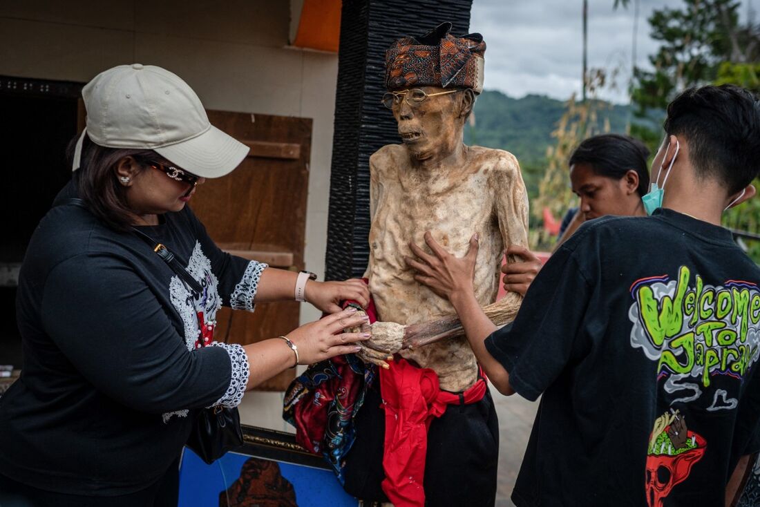 Cerimônia praticada regularmente pelos Toraja, um grupo étnico de quase um milhão de pessoas que vive na ilha de Sulawesi, na Indonésia