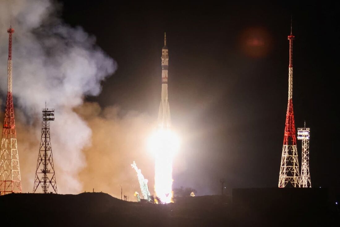 A nave espacial Soyuz MS-26 transportando os membros da tripulação da Expedição 72 da Estação Espacial Internacional (ISS)