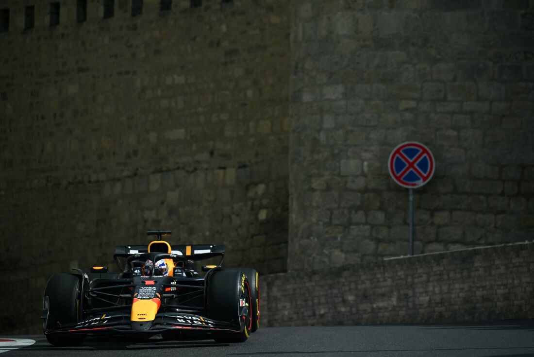 Max Verstappen no circuito de Baku