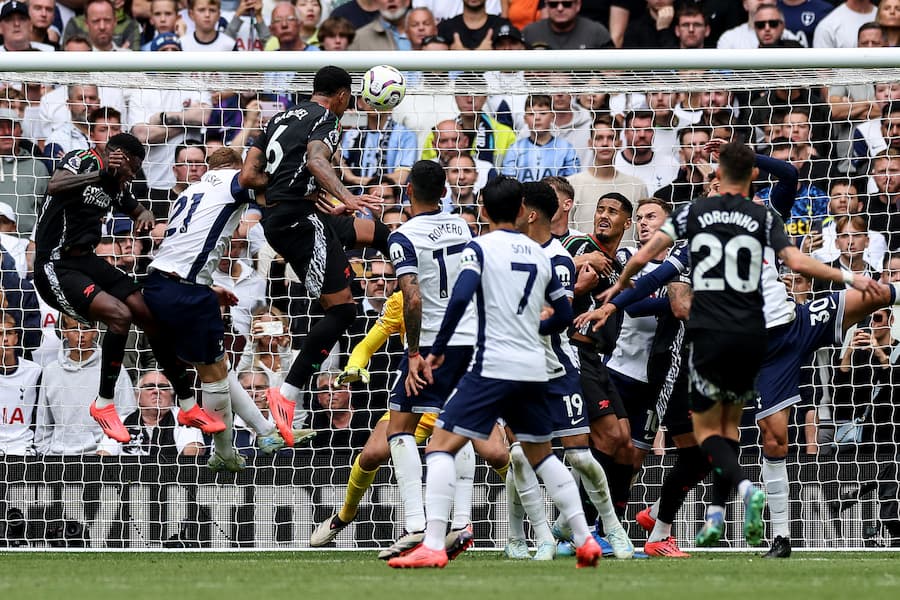 Gabriel Magalhães marcou gol na partida contra o Tottenham