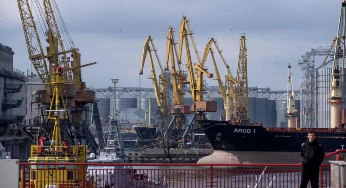 Navios parados em terminal no porto de Odessa, na Ucrânia 