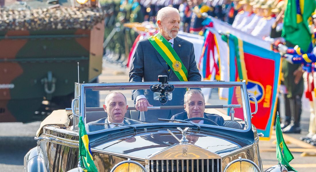 Lula Lula desfilou sozinho no Rolls-Royce presidencial neste 7 de Setembro