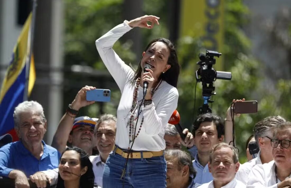 Maria Corina Machado em protesto em Caracas 