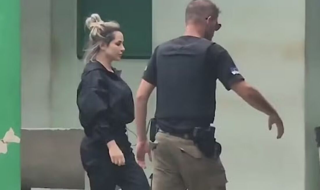 Deolane Bezerra chega à prisão no Recife | 