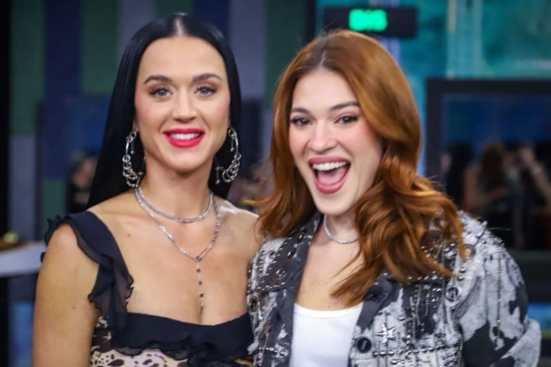 Katy Perry e a apresentadora Ana Clara no programa "Estrela da Casa"