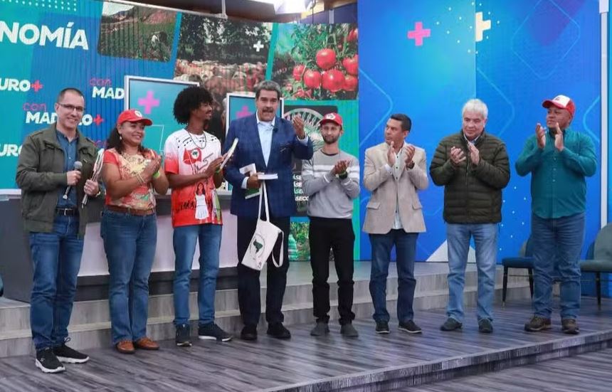 Nicolás Maduro recebe articuladores do Movimento Sem Terra em Caracas 