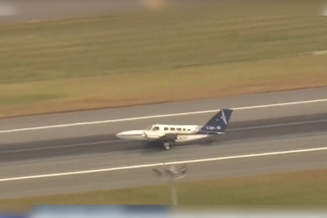 Um pequeno avião pousou com segurança no Aeroporto Internacional Logan, em Boston, nos Estados Unidos, na tarde de terça-feira, 17