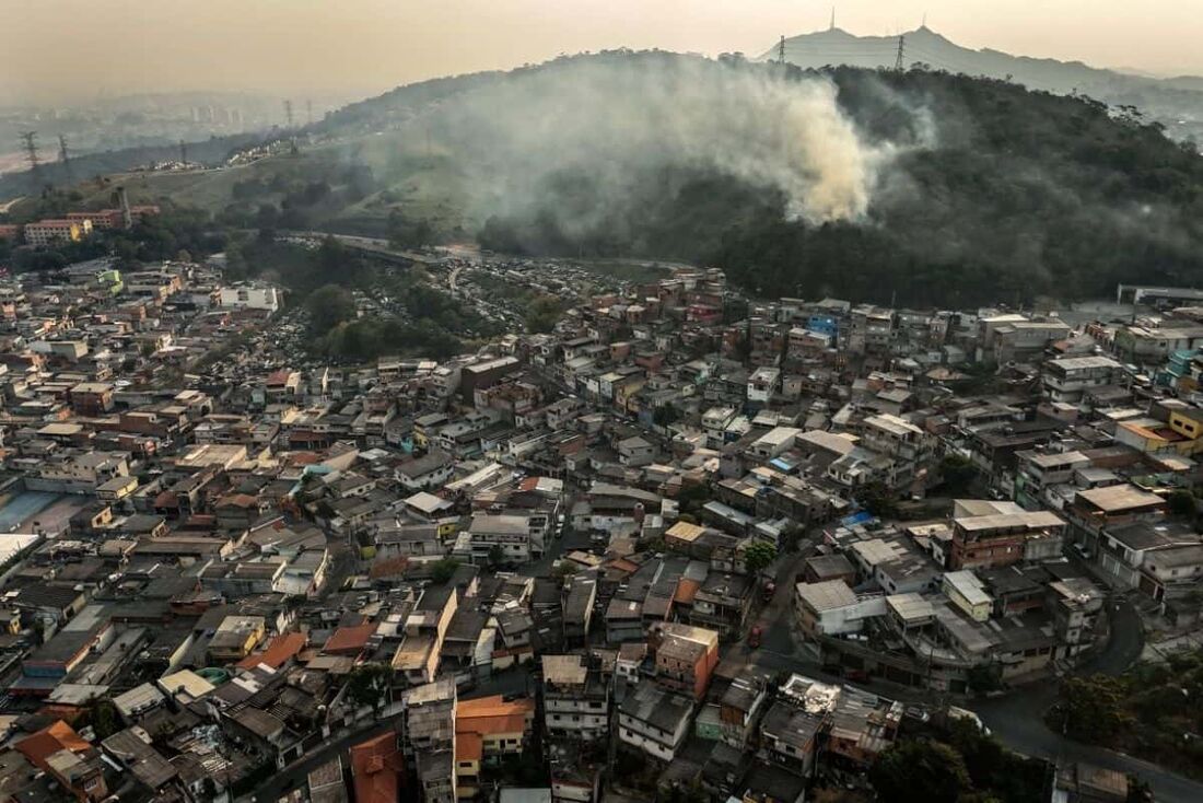 Fumaça que atinge grandes cidades como São Paulo é atribuída às mudanças climáticas por especialistas 