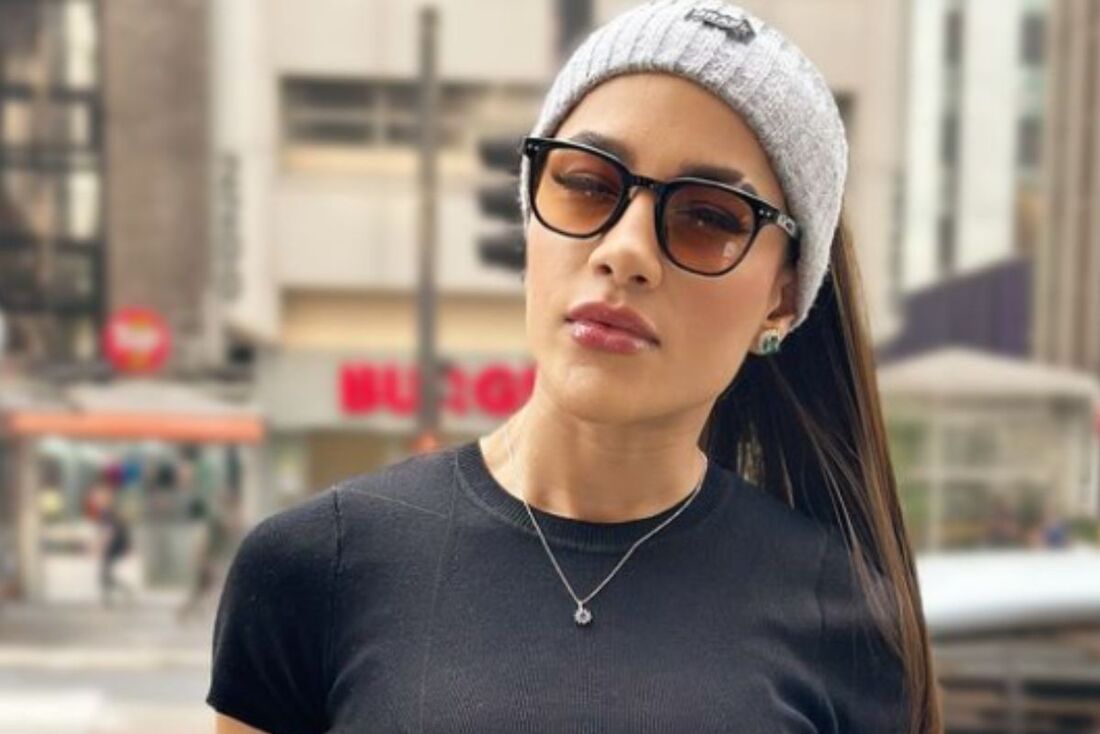 Michelle Andrade, é conhecida pelas músicas ''Fuzuê e Bololô'' e ''Feira de Mangaio''