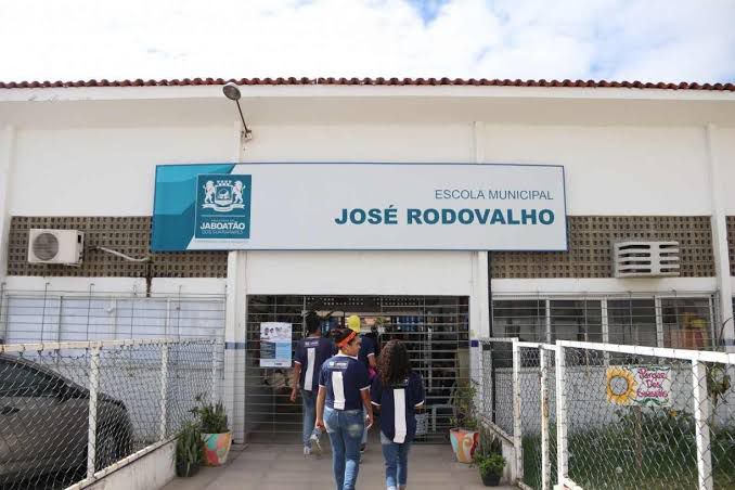 Fachada da escola municipal de tempo integral José Rodovalho