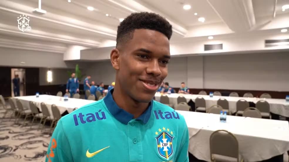 Estêvão se apresentou ao grupo da Seleção Brasileira 