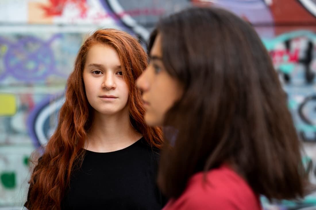 Estudo diz que lockdown da pandemia acelerou envelhecimento cerebral das adolescentes em até 4 anos