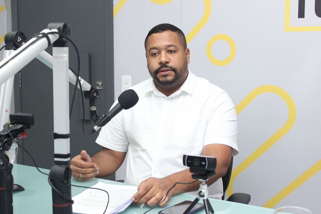 Vinicius Castello na sabatina da Rádio Folha FM 96.7