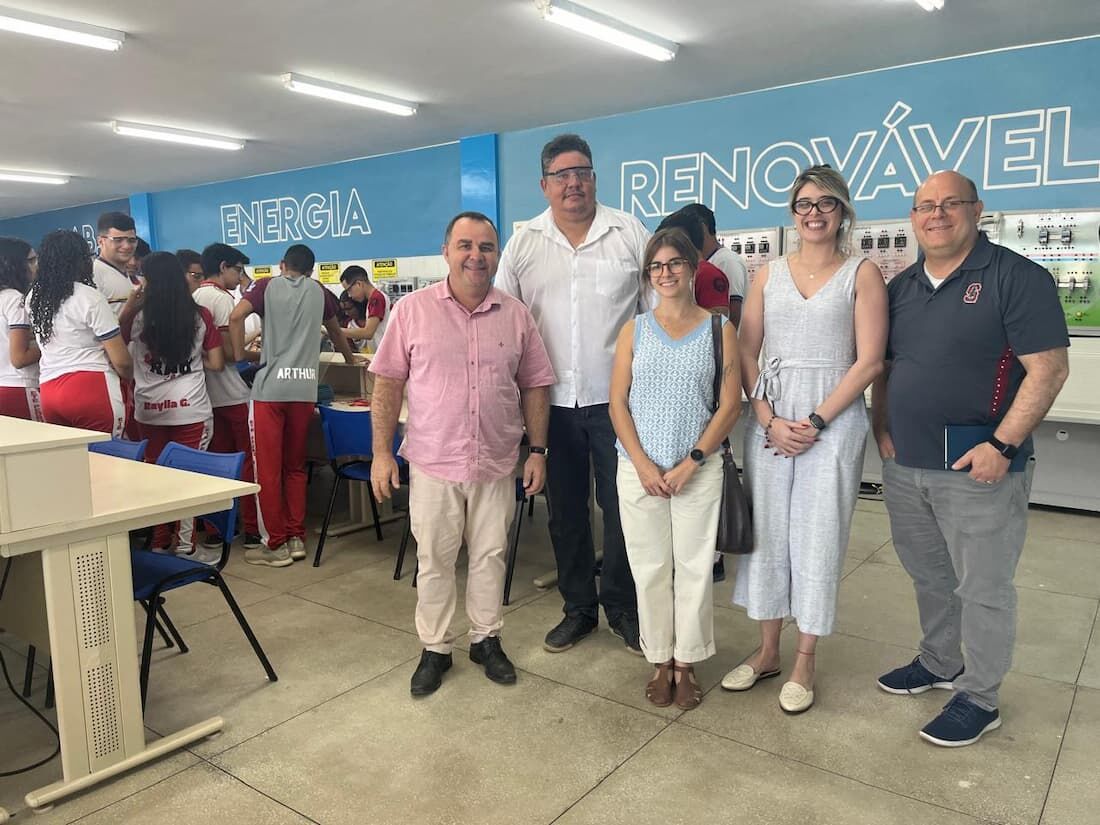 Representantes da Universidade de Stanford visitam escola em Araripina, Sertão de Pernambuco