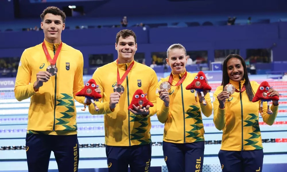 Revezamento do Brasil com o bronze no 4x100m livre misto S14