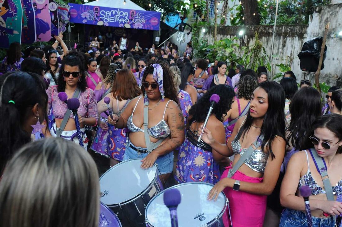 Ensaio do bloco carnavalesco Sambadeiras, em Olinda, durante as prévias do carnaval 2025