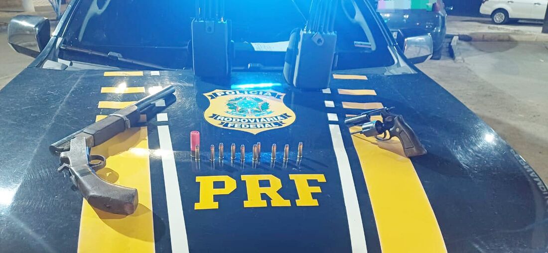 Arma apreendida pelos policiais rodoviários federais