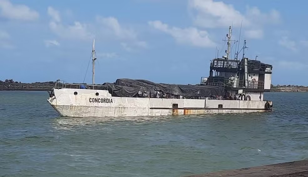 Navio Concórdia naufragou perto de Ponta de Pedras, em Goiana