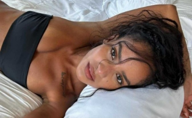 A modelo brasileira Narah Baptista, de 27 anos