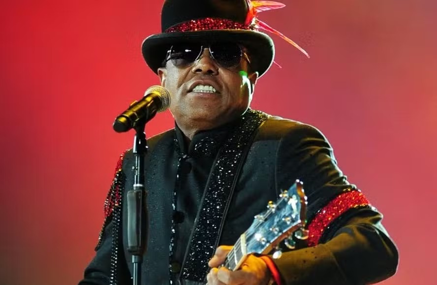 Tito Jackson em show em homenagem ao irmão Michael, em 2011 