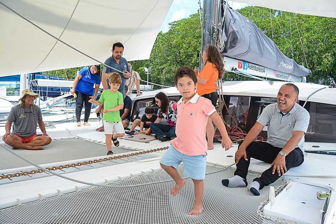 A visitação de crianças com TEA e Síndrome de Down aos barcos da Refeno aconteceu pela primeira vez em 2023