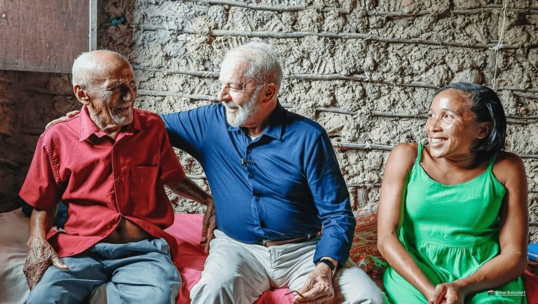 O presidente Lula em visita à moradores da comunidade quilombola de Mamuna, no Maranhão.