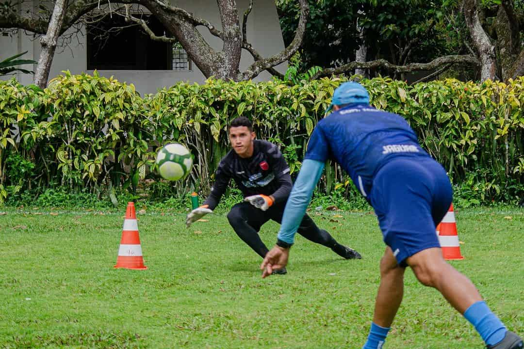 Rokenedy, goleiro do Santa Cruz que foi emprestado ao Jaguar para disputa da Série A2 