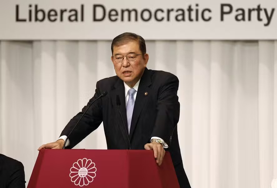 O ex-ministro da Defesa do Japão Shigeru Ishiba fala durante coletiva de imprensa na sede do partido LDP, em Tóquio 