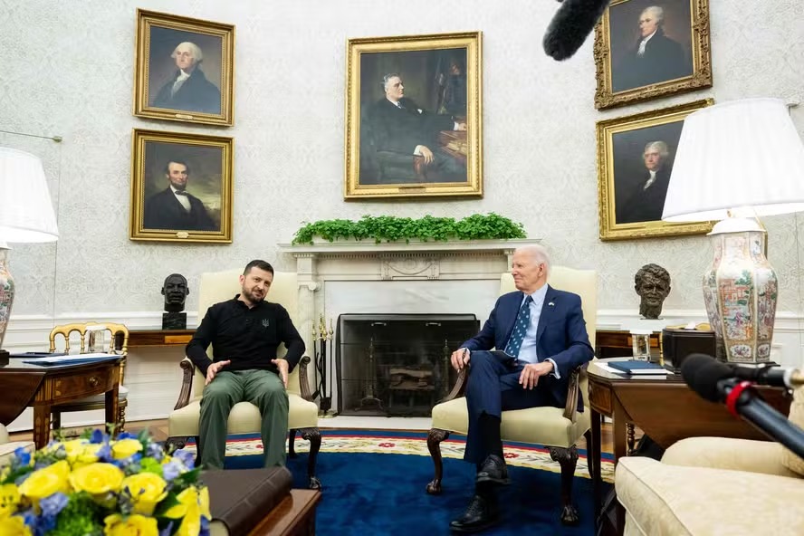 Presidente dos EUA, Joe Biden (D), recebe o presidente da Ucrânia, Volodymyr Zelensky, na Casa Branca 