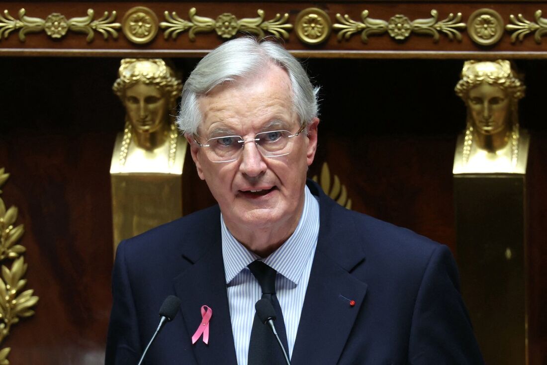 O primeiro-ministro francês Michel Barnier entrega sua declaração de política geral à Assembleia Nacional Francesa em Paris em 1&ordm; de outubro de 2024.