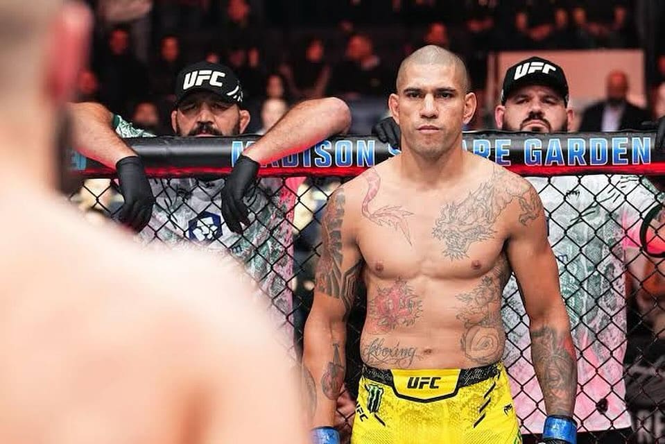 Alex Poatan Pereira defende o cinturão de meio-pesado do UFC 