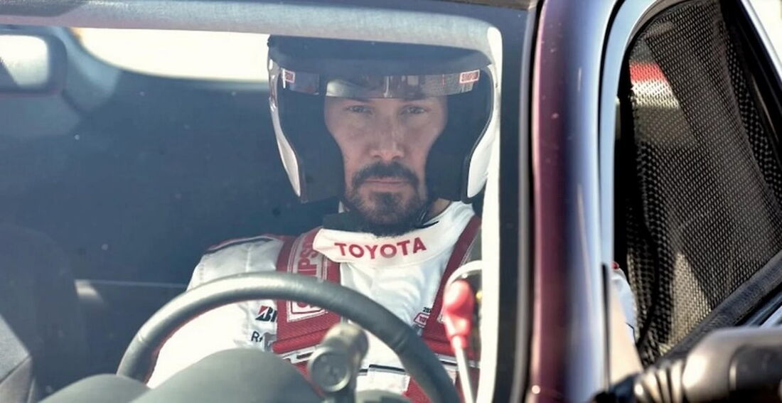 Keanu Reeves compete em Indianápolis na Toyota GR Cup