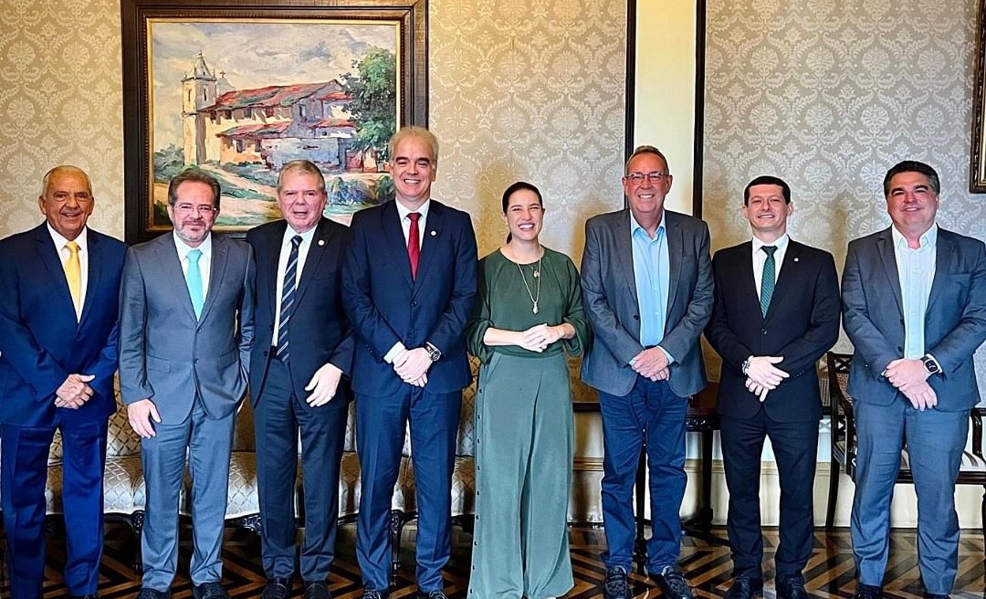 Governadora Raquel Lyra reúne lideranças importantes para o Estado