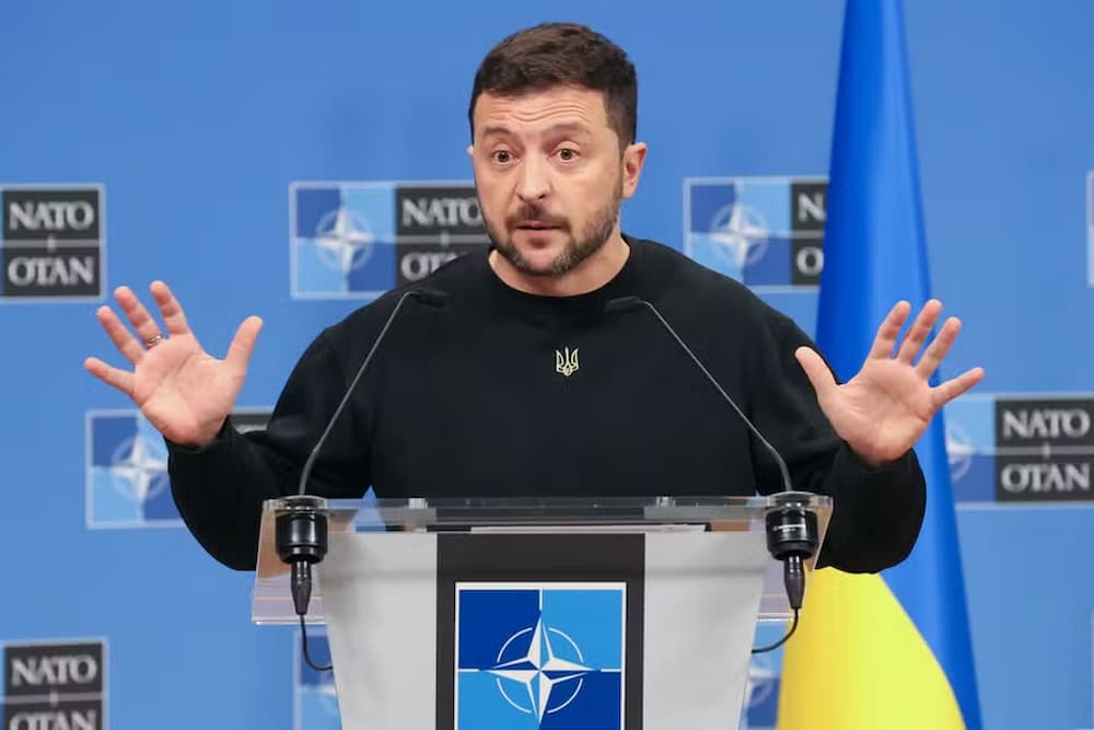 Presidente da Ucrânia, Volodymyr Zelensky, durante entrevista coletiva na sede da Otan, em Bruxelas 