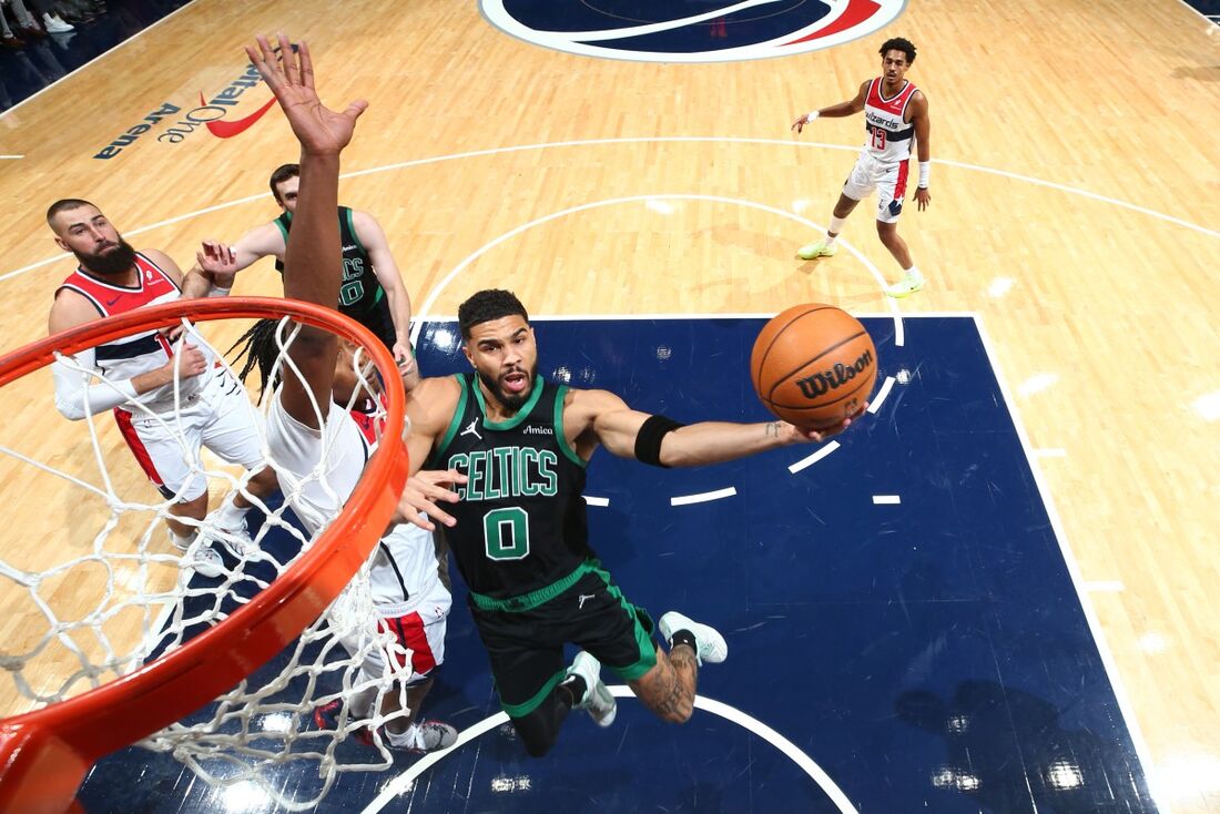 Jayson Tatum marca diante do Wizards