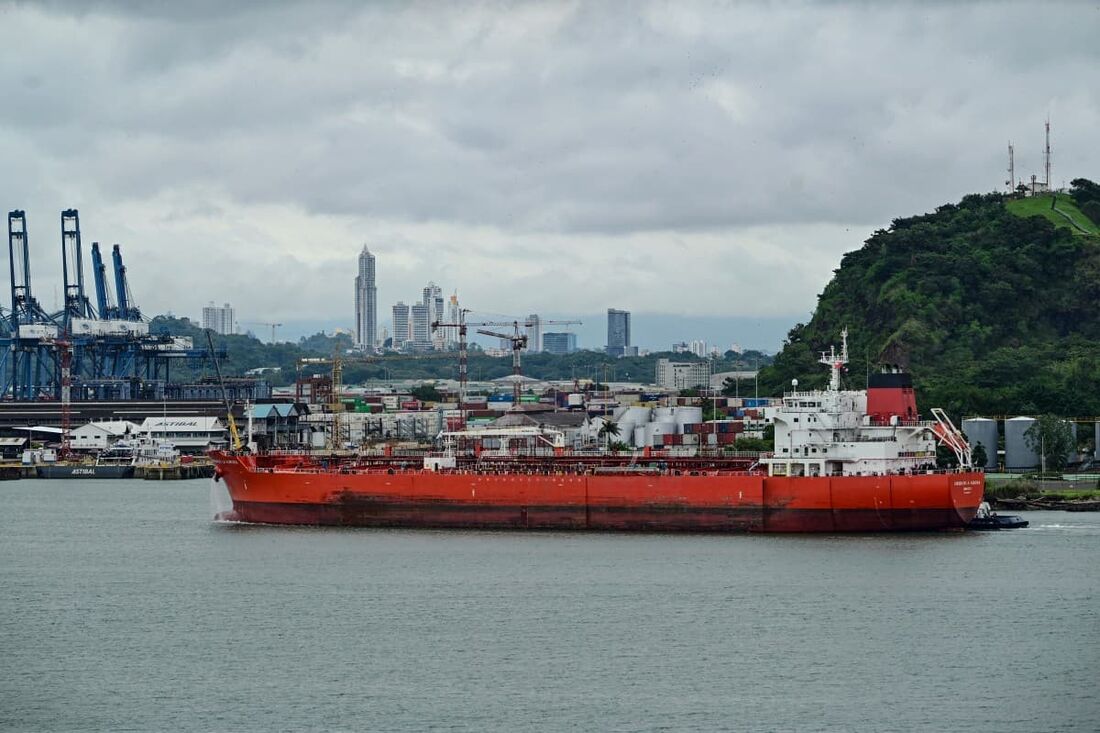 O Canal do Panamá obteve receitas recordes de pouco menos de US$ 5 bilhões no ano passado, apesar da redução no tráfego de navios devido à seca