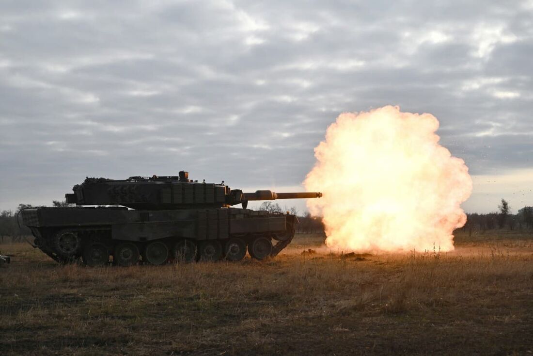 Tanques da 33ª brigada mecanizada separada das Forças Terrestres Ucranianas