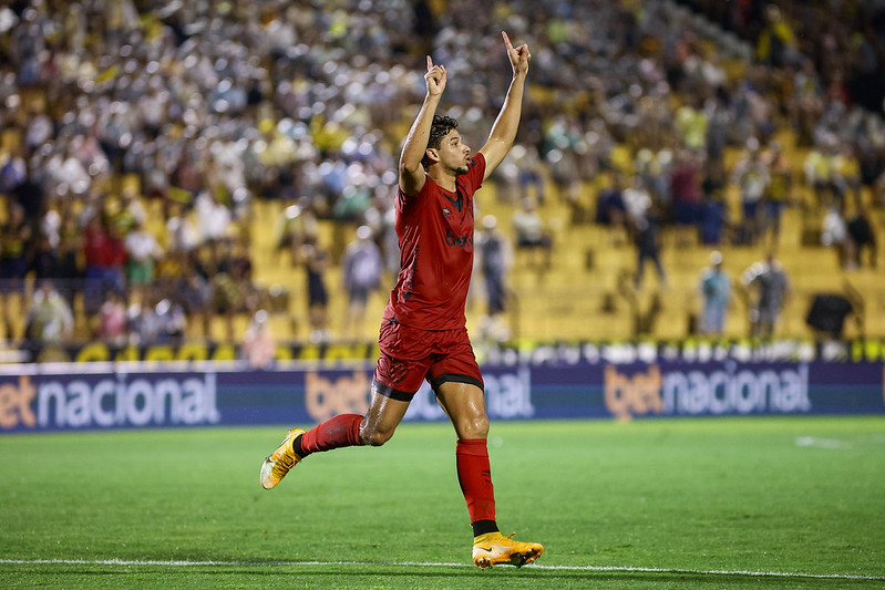 Chico celebra gol sobre o Novorizontino