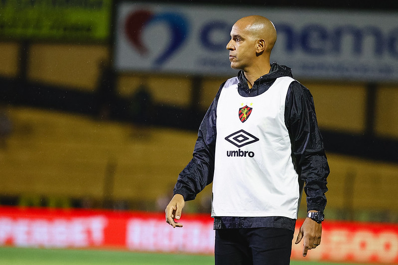 Pepa, técnico do Sport, durante jogo com o Novorizontino