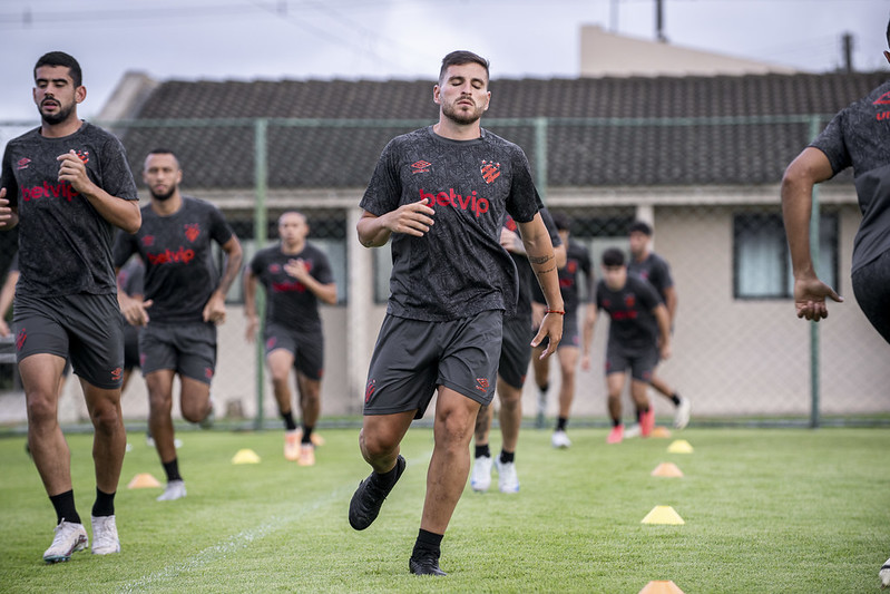 Julián Fernández se recupera de desconforto na panturrilha direita