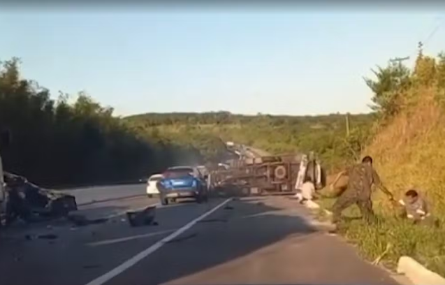 Sinistro envolveu uma carreta, um caminhão e quatro automóveis